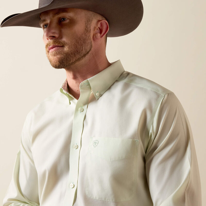 Ariat Men's Wrinkle Free Solid Fitted Shirt, 10073500