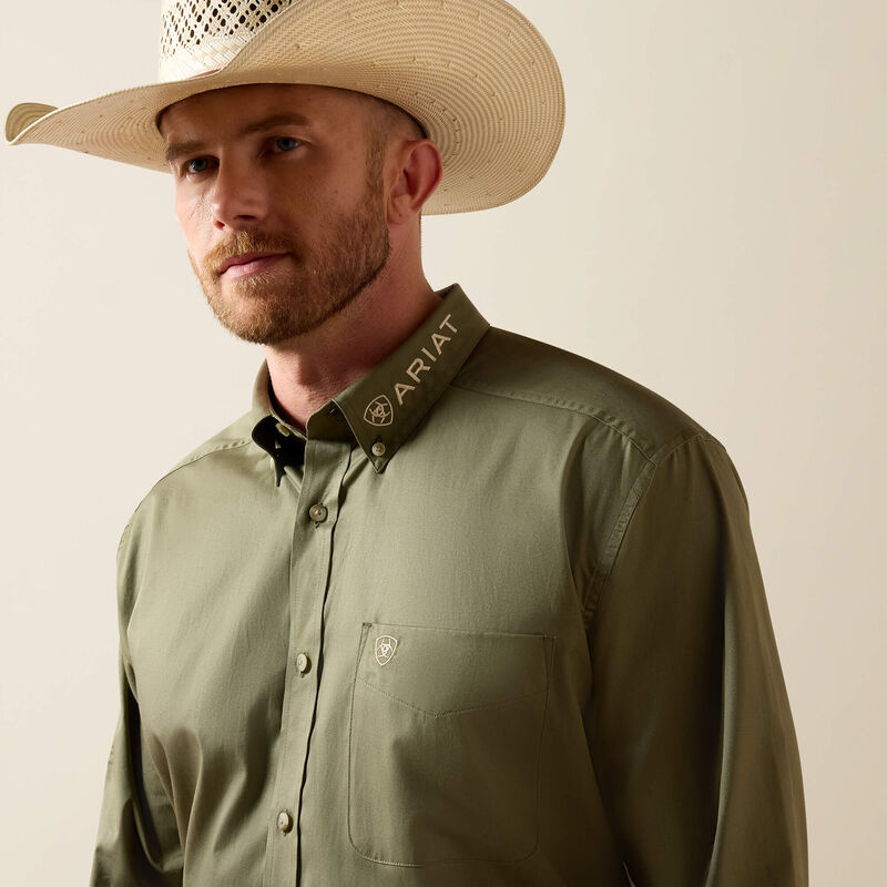 Ariat Men's Team Logo Lightweight Twill Classic Fit Shirt, 10073661