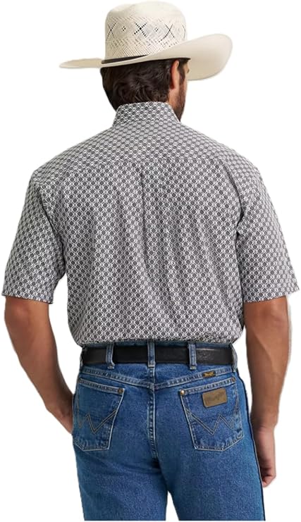 Wrangler® Men's George Strait™ Short Sleeve One Pocket Button Down Shirt, 2379058