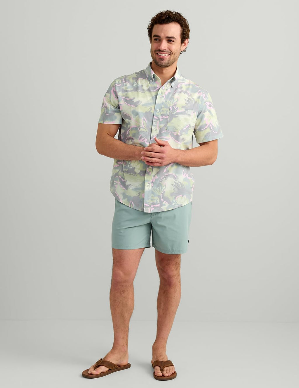 HUK Mens Kona Pattern Short Sleeve Fishing Button Down Shirt, Silver Blue Coast H1500212-040