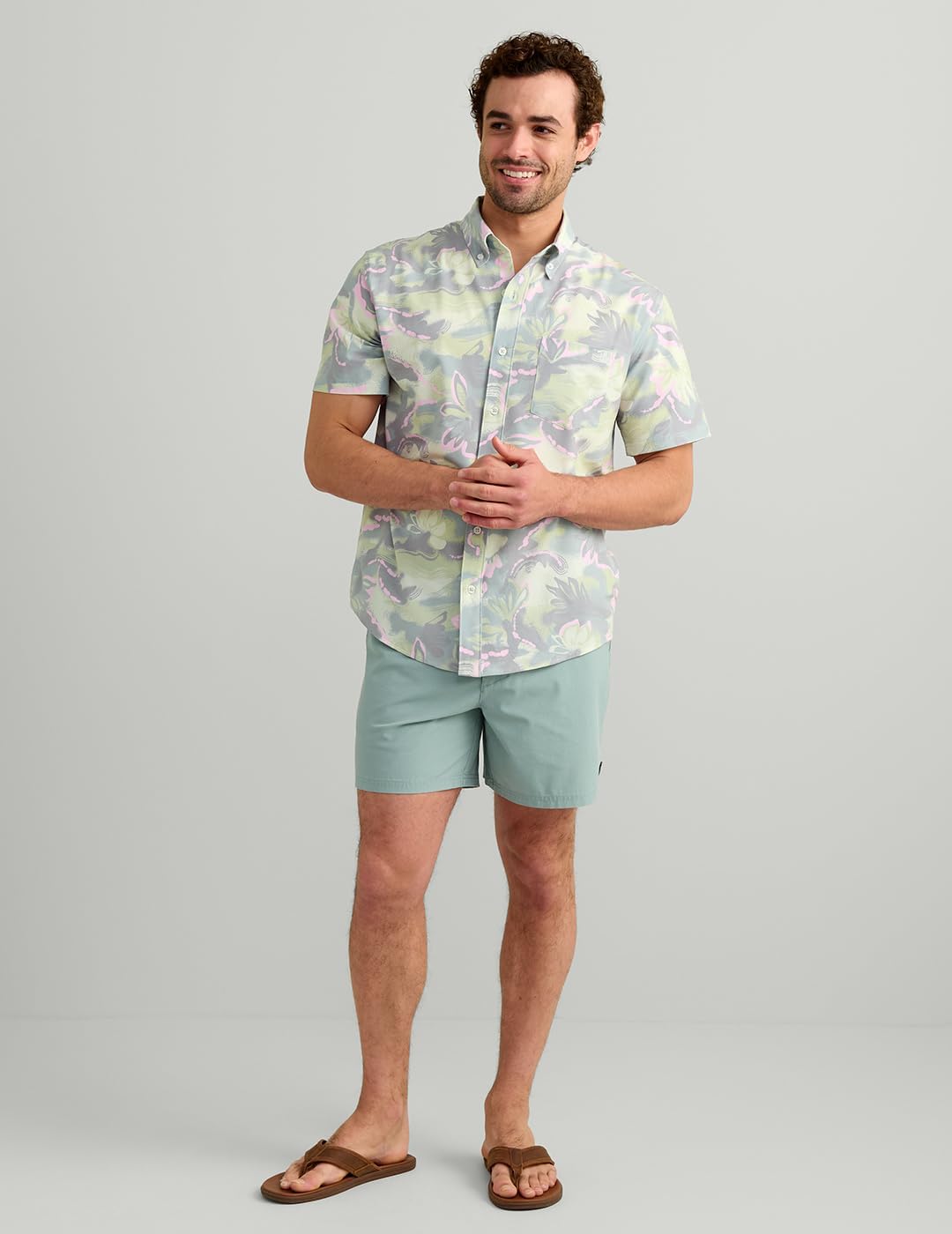 HUK Mens Kona Pattern Short Sleeve Fishing Button Down Shirt, Silver Blue Coast H1500212-040